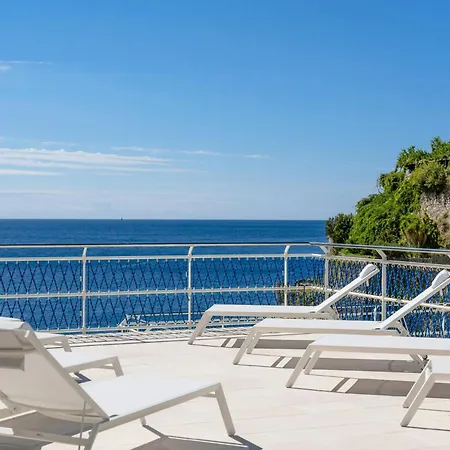 Modern By The Sea In Ferienhaus