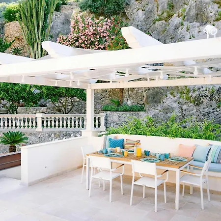 Modern By The Sea In Ferienhaus Maiori